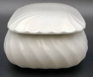 lot 260 image: Vintage Wedgwood Bone China Candlelight Trinket Bowl with Lid - England