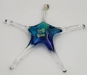 lot 283 image: Art Glass Star Ornament  Paperweight
