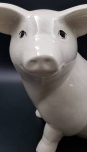 lot 317 image: Super Cute Large Ceramic Pig