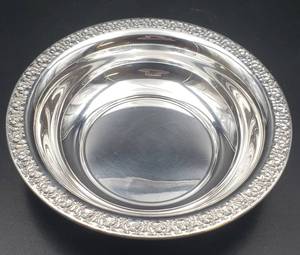 lot 30 image: Small Sterling Silver Bowl