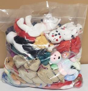 lot 334 image: Beanie Baby Collection - Pristine Condition