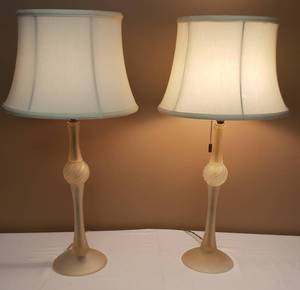lot 331 image: Lovely Pair of Lamps