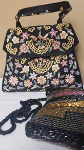 lot 329 image: Three Vintage Purses