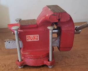 lot 348 image: 3 12 Work Bench Vise with Swivel Base