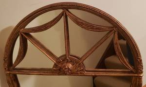 lot 44 image: Elegant Ballard Design Mirror with Rounded Top