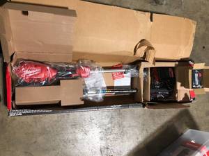 Milwaukee M18 FUEL 10 in. 18V Lithium-Ion Brushless Electric Cordless Pole Saw Kit with Attachment Capability and 8.0 Ah Battery   Customer Returns See Pictures