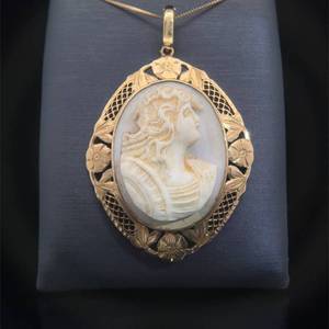Vintage Hand Carved Shell Cameo Diamond-Cut Trellis Filigree Pendant in Yellow Gold