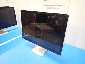 lot 14 image: Apple&nbspThunderbolt Display A1267  24 screen with 1920 x 1200 HD Resolution  Includes power and AV cables  light scratches 