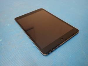 lot 52 image: Apple&nbspiPad mini 2nd Gen A1489  16GB of storage  Wifi model only  Includes Charging Cable  single scratch on screen