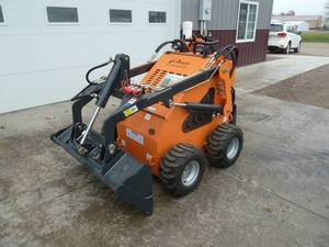 lot 3 image: Landherd Mini Skid Steer
