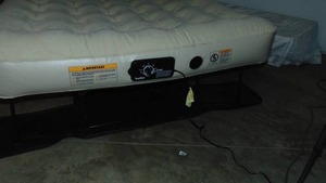 lot 66 image: Ivation EZ Bed  Air Mattress
