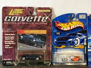 lot 13 image: 5 - Hotwheels & Johnny Lightning 164 Die Cast Cars in Original Packages