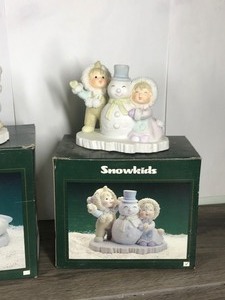 lot 40 image: 4 - Snowkids Figurines with Boxes