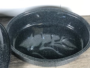 lot 47 image: USA Black Speckled Oval Roasting Pan Enamelware