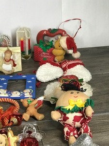 lot 60 image: Lot of Christmas Ornaments