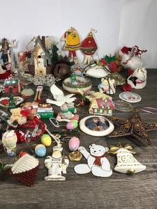 lot 61 image: Lot of Christmas Ornaments