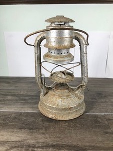 lot 73 image: Vintage Dietz NY USA No. 2 D-Lite Lantern