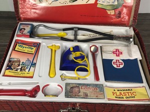 lot 88 image: VINTAGE 1950S DOLLYS NURSE KIT #1740 BY HASSENFELD BROS INC AKA HASBRO