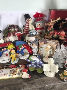 lot 113 image: Lot of Christmas Items