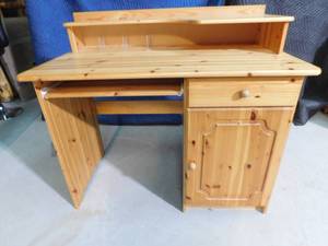 lot 7 image: Knotty pine desk with drawer and cupboard