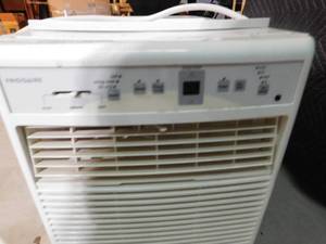 lot 213 image: Frigidaire window Air conditioner