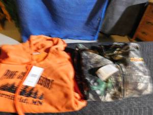 lot 223 image: New 2XL Guide Series orange Pullover hoodie and Camouflage fleece zip up jacket