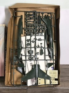 lot 156 image: AMT ERTL McDonnell Douglas AV-8B Harrier II US Fighter Jet Model Kit