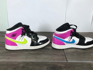 lot 158 image: Air Jordan 1 Mid SE Cyber  Active Fuchsia sneakers