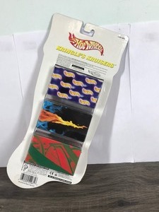 lot 173 image: Hot Wheels Kringles Kruisers 2001 Sealed Pack 3 Cars In Gift Boxes