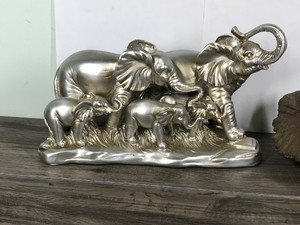 lot 194 image: Lot of Elephant Figurines
