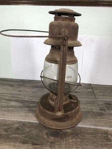 lot 302 image: Vintage Embury MFG. Co. Warsaw NY. USA No. 160 Supreme Kerosene Lantern