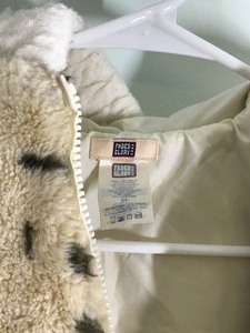 lot 303 image: Girls Kids Jacket
