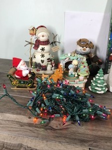 lot 305 image: Lot of Christmas Items