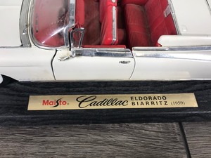 lot 366 image: Maisto 1959 Cadillac Eldorado Biarritz 118 scale die cast car