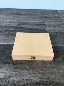 lot 368 image: Knife in Box with Wolves Pictured on the Box and on the Knife