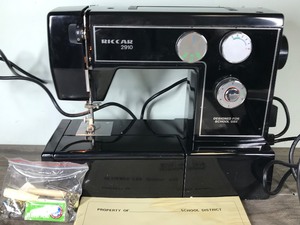 lot 403 image: Vintage RICCAR Student Sewing Machine Model 2910