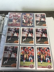lot 416 image: Lot of 580 Football Cards