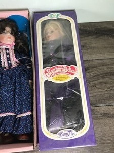 lot 421 image: 5 Porcelain Dolls All in Original Boxes