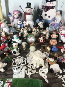 lot 426 image: Lot of Christmas Items