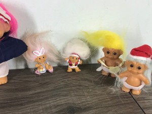 lot 428 image: 8 - Collectible Trolls