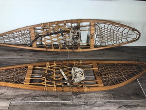 lot 448 image: Vintage Snocraft Inc. Snowshoes