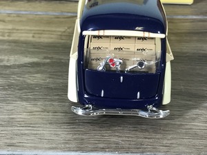 lot 471 image: 1999 Wix Filters 1939 Chevrolet Canopy Truck and Era Wix Filter Bank 125 scale die cast coin bank
