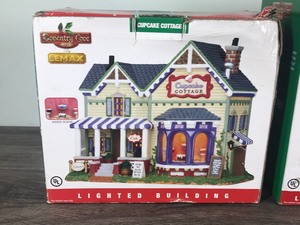 lot 490 image: 2 - Lemax Lighted Houses in Original Boxes