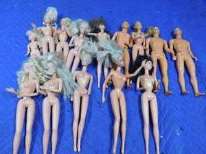 lot 243 image: 1966 BarbieKen dolls