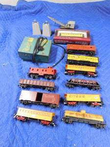 lot 283 image: Trains, power pak, and accessories