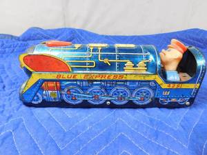 lot 284 image: Vintage metal train, 1973 Walt disney top and 1973 Three Little Pigs  book