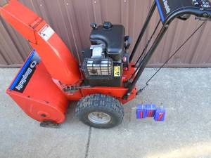 Simplicity snow blower 722. Good used condition. Tested & works. As shown.