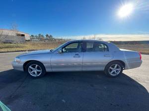 2005 Lincoln Town CAR Signature Limited - 2 OWNERS