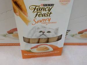 30 ct Purina Fancy Feast Savory Cat Treats Natural Salmon and Tuna in a Demi Glaze best date 082023 Retail $90