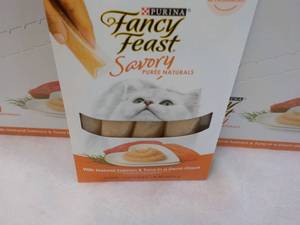 15 ct Purina Fancy Feast Savory Cat Treats Natural Salmon and Tuna in a Demi Glaze best date 082023 Retail $3 each
